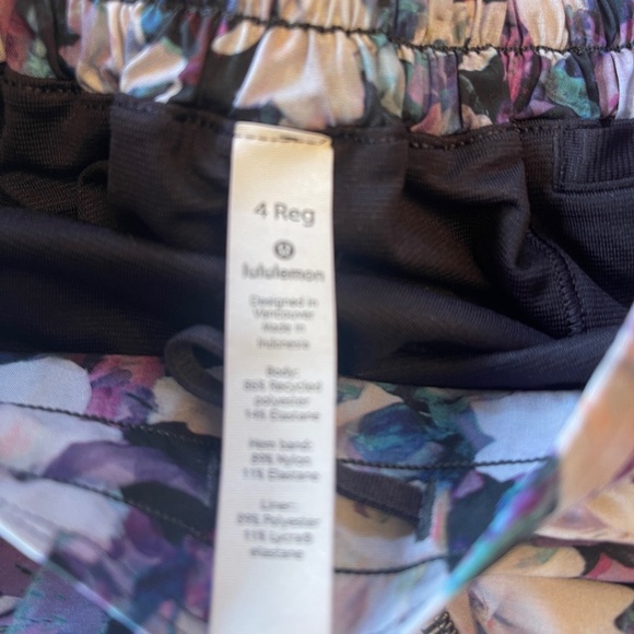Lululemon floral short - Picture 3 of 3